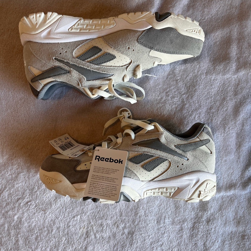 Reebok Men's Preseason 94 low lace up suede basketball shoes